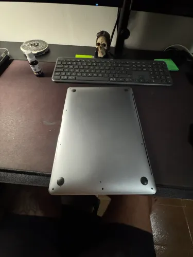 MacBook Air M1 - 8GB RAM / 256gb SSD