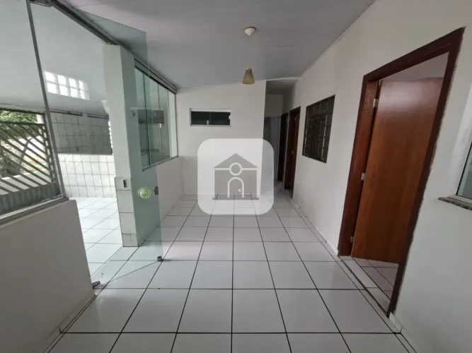Casa para locação e vendas no bairro no bairro Residencial Gramado