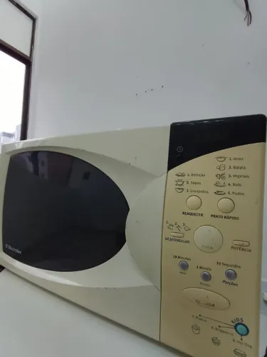Micro Ondas Eletrolux 34 litros Funcionando