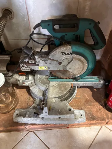 Serra de Esquadria Makita LS1018L Usada