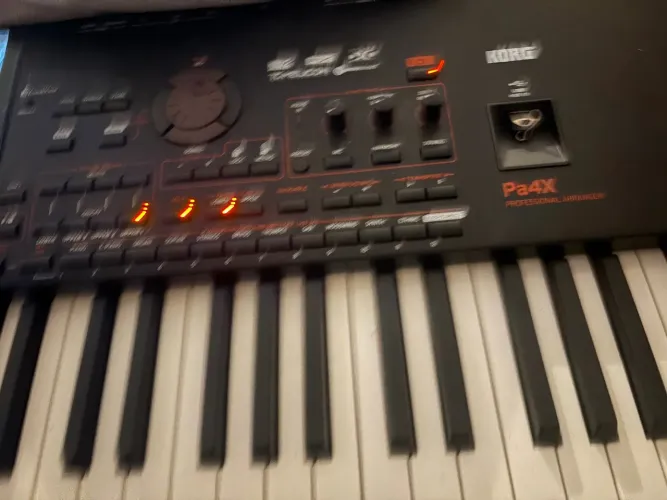 Teclado PA4x korg 76 teclas