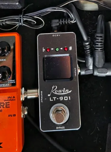 Pedal afinador rowin