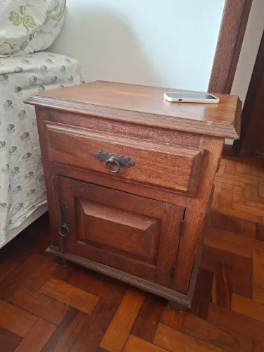 2 Criado mudo (mesa de cabeceira) madeira maciça