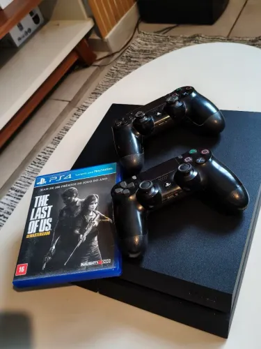 PS4 + 2 controles + Jogo