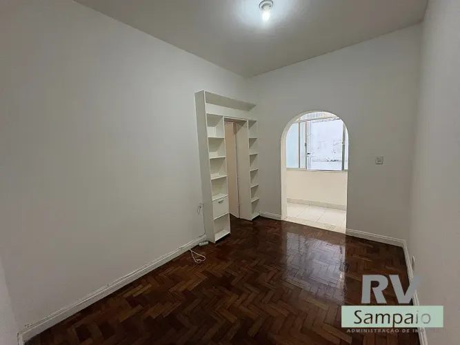 Imóvel para alugar de 35m² com sala e 1 quarto no Leme - Rio de Janeiro - RJ