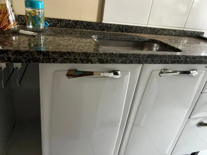 Pia em mármore com balcão inox itatiaia