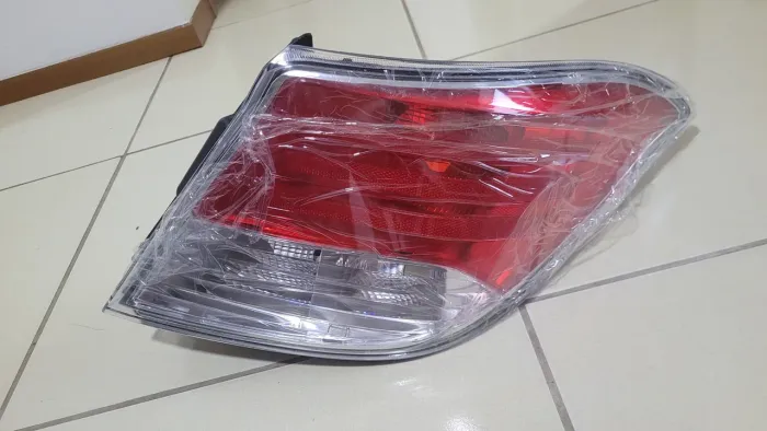 Vendo lanterna traseira direita do carro Prisma 2015