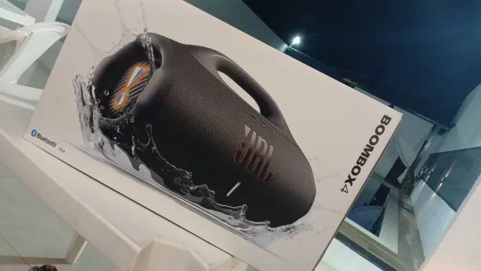 BOOMBOX4 JBL LACRADA NA CAIXA