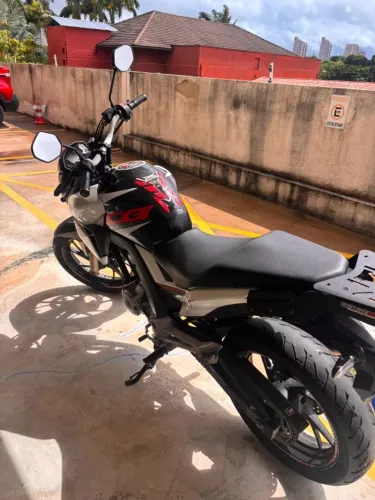 Twister 250 com acessórios 