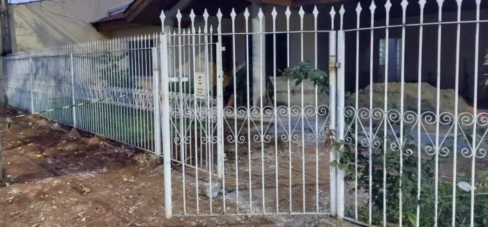 Grade de Ferro Trabalhada com Portão (18 Metros Lineares)