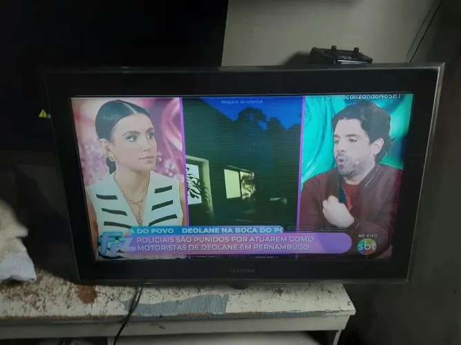 TV SAMSUNG 32 POLEGADAS,COM DETALHE NA TELA,SEM CONTROLE,TEM CONVERSOR EMBUTIDO,NAO ENTREG