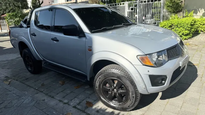 Mitsubishi L200 Triton HPE 3.2 CD TB Int.diesel AUT 2012