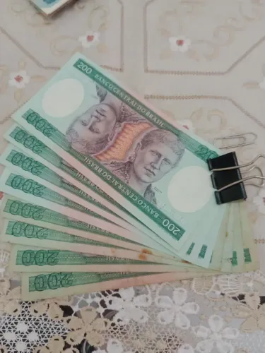 Notas de 200 cruzeiros antigos (lote com 8 cédulas)