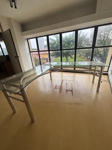 Mesa de alumínio