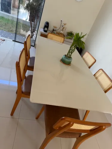 Mesa com 6 cadeiras