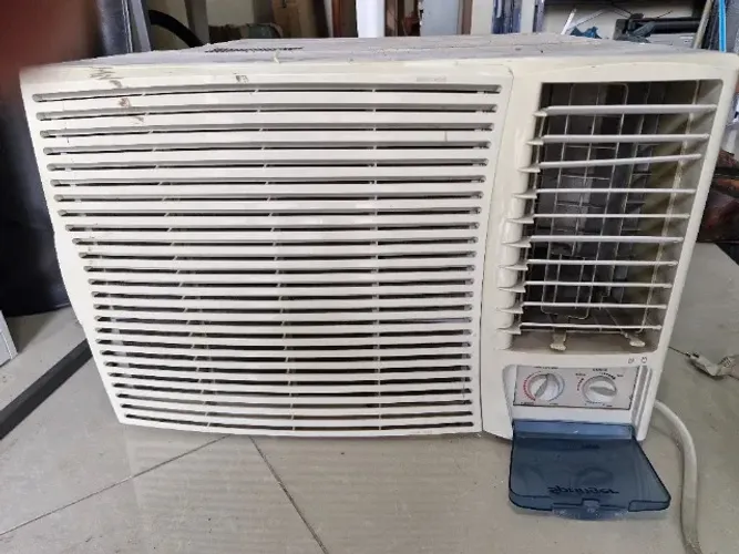 AR CONDICIONADO JANELA 30.000 BTU FRIO E QUENTE - SPRINGER - USADO EXELENTE ESTADO