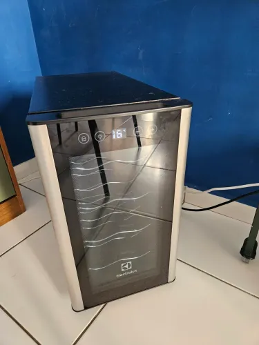 Adega Electrolux 8 garrafas