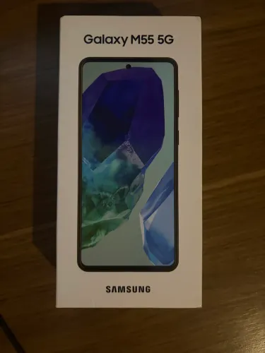 Celular M55 Samsung usado com um trincado