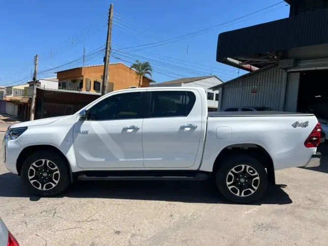 Toyota Hilux CD SRX 4X4 2.8 TDI 16V Diesel Aut. 2023