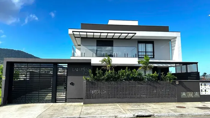 Imóvel 3 suítes e 185m2 na Lagoa da Conceição - Florianópolis SC