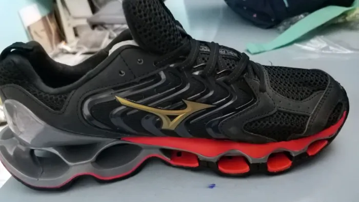 Tênis Mizuno . Replica importado ótima qualidade.