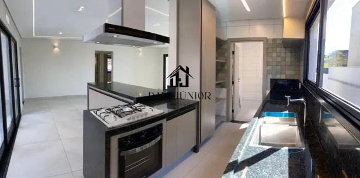 Casa com 4 Suítes à venda, 230 m² por R$ 2.480.000 - Alphaville Nova Esplanada IV - Votora