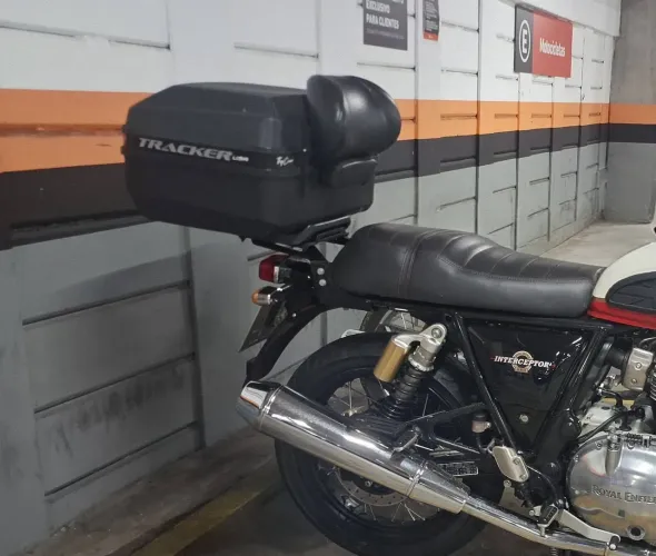 Kit Baú 52l com encosto + Sissy Bar  Royal Enfield (Interceptor/Continental) 