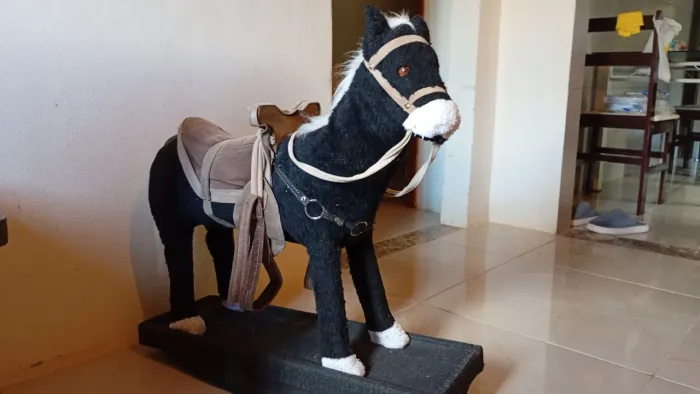Cavalo de balanço infantil 