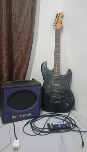 Troco guitarra Memphis por videogame