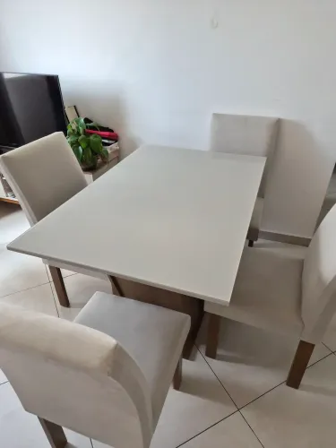 Mesa de jantar + 4 cadeiras