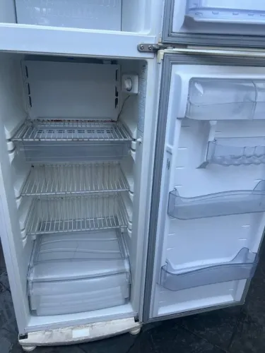 Geladeira Consul 220v boa conservação