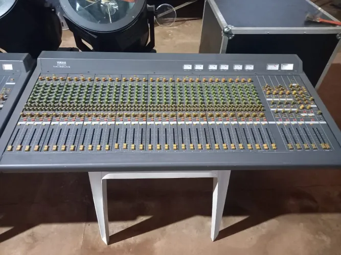 Duas Mesa de som yamaha 32 canais 