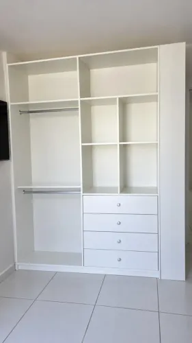 Closet MDF, pouquíssimo usado, 1.80m de largura por 2.10m de altura
