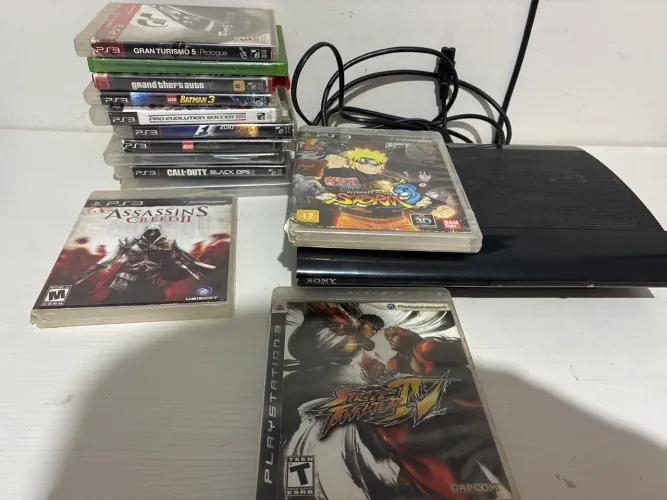 PS3 Super Slim 250GB + 2 Controles + 13 Jogos