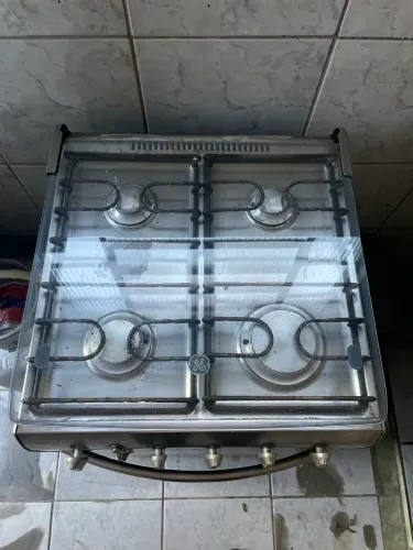 Fogão 4 bocas todas funcionando, forno funcionando