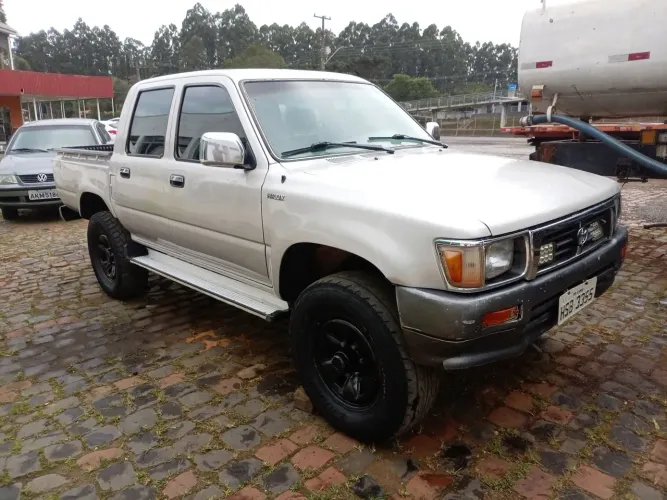 Toyota Hilux CD SR5 4X4 2.8 Diesel 2000