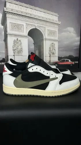 Tênis Nike Travis Scott x Nike Air Jordan 1 Retro Low  SP Olive Branco
