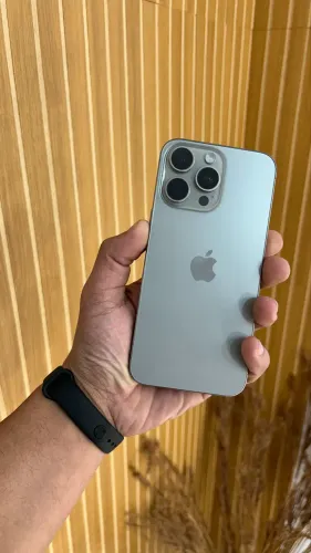 iPhone 15 Pro Max 256g sem detalhes