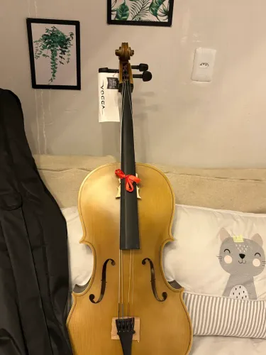 VIOLONCELO VOGGA VOC114N 1/4 COMPLETO + ACOMPANHA O ARCO PARA TOCAR