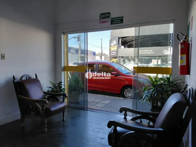 Prédio disponível para venda no bairro Nossa Senhora Aparecida em Uberlândia-MG