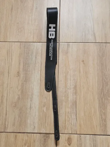 Correia Para Violão, Guitarra e Contra Baixo, Couro Sintético<br>R$25,00.
