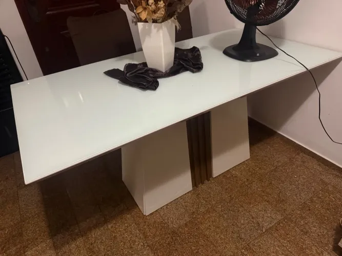 Mesa de Jantar Grande com Tampo de Vidro