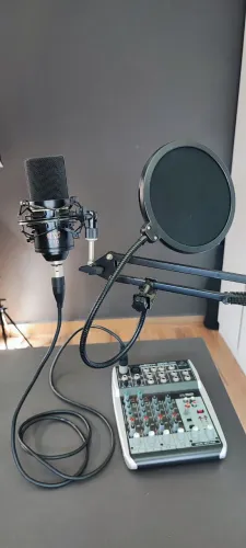 Kit Microfone MXL 770 + Mesa Behringer Q802USB + Braço articulado + Pop Filter