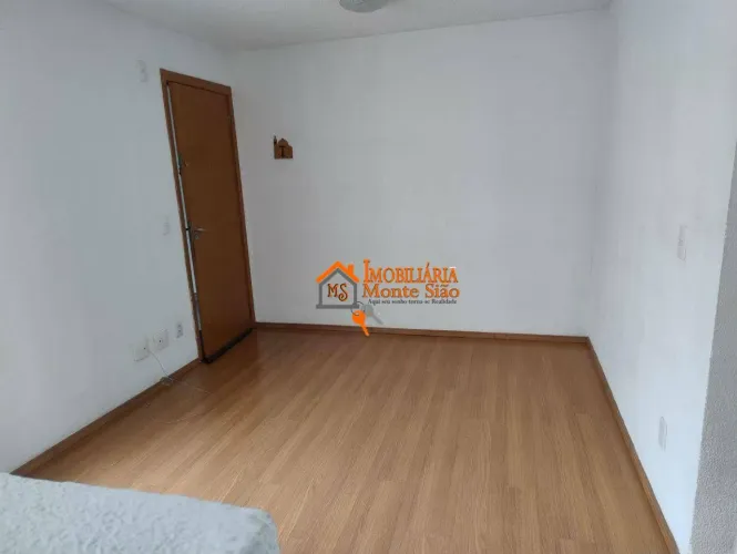 Apartamento com 2 dormitórios à venda, 46 m² por R$ 220.000,00 - Água Chata - Guarulhos/SP