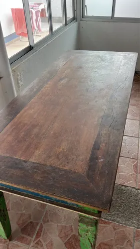 Mesa rústica de madeira maciça 
