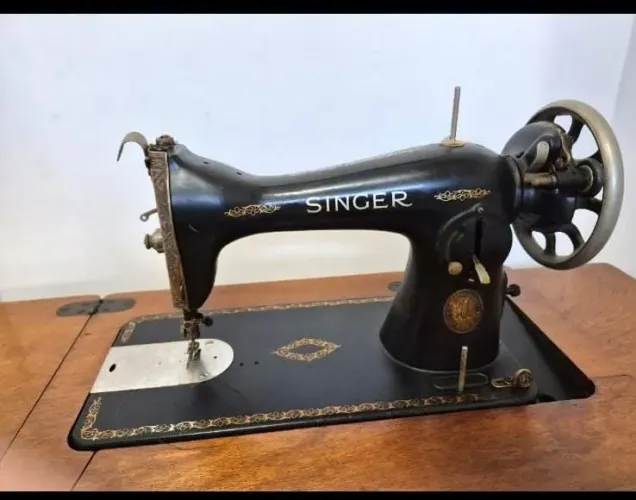 Maquina de Costura Singer (Antiga)