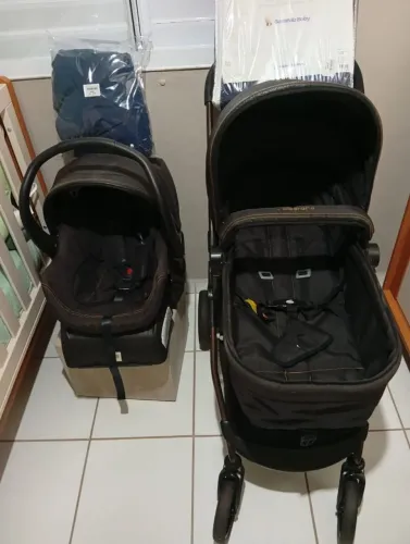 Carrinho Moisés+ bebê conforto 