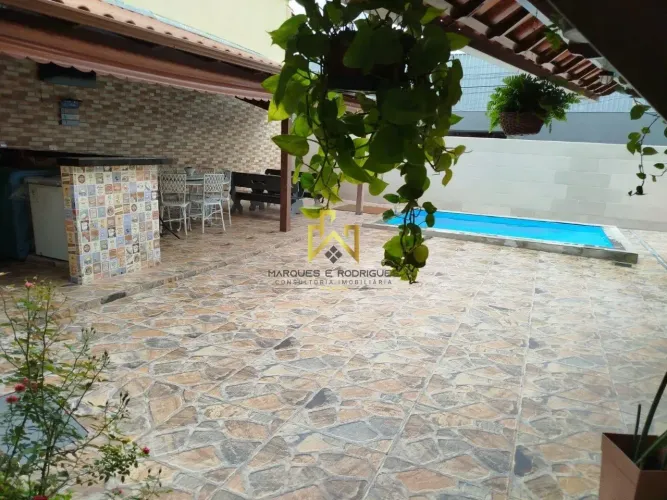 Casa ampla e completa à venda no Bairro Letícia