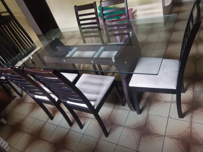 Mesa com 5 cadeiras
