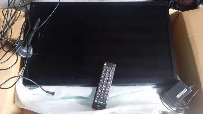 Tv 14 polegadas usada mas funciona perfeitamente